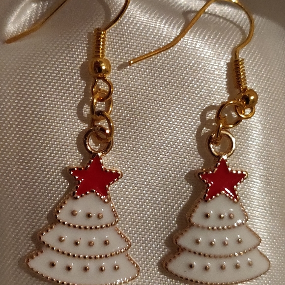 Beautiful Christmas Earrings dangle - Picture 2 of 9
